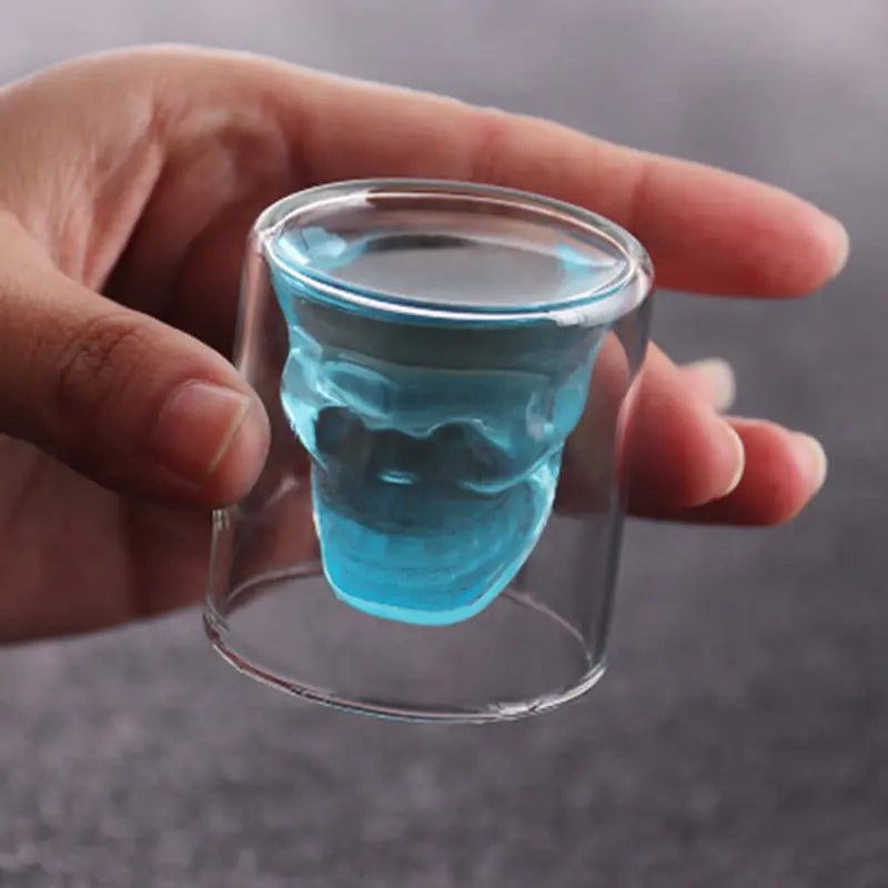 Vaso transparente con forma de calavera