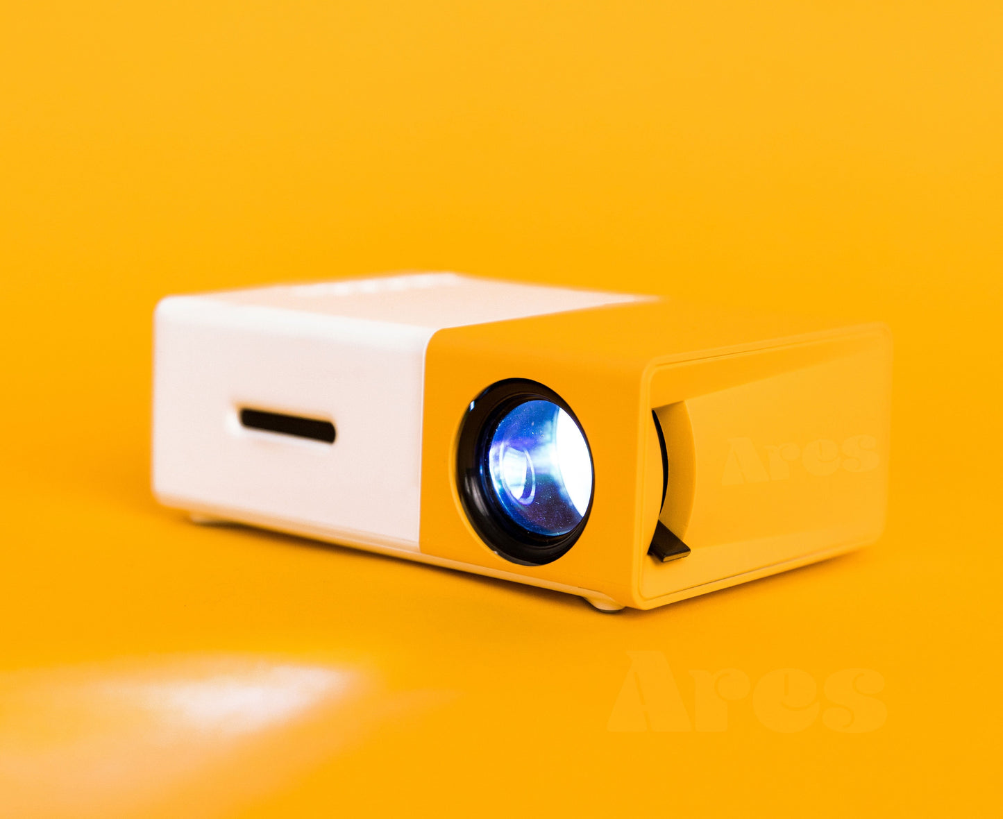 Ultra HD Mini Projector - Stunning Clarity for Home Entertainment