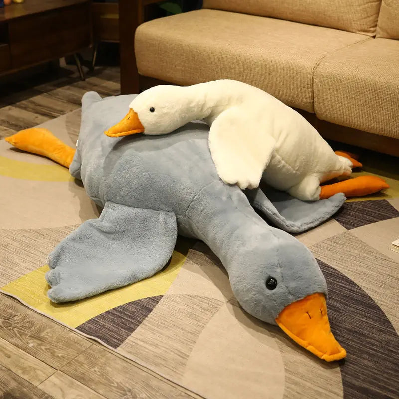 Pato gigante de peluche