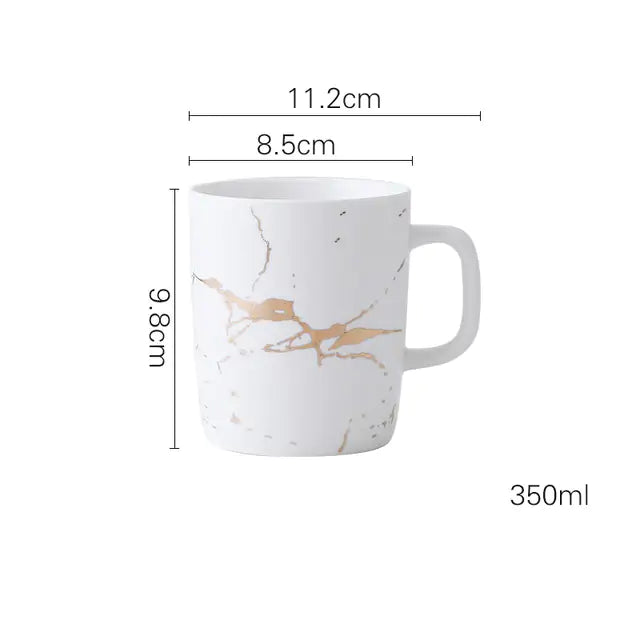 Tazas de café con incrustaciones de mármol dorado