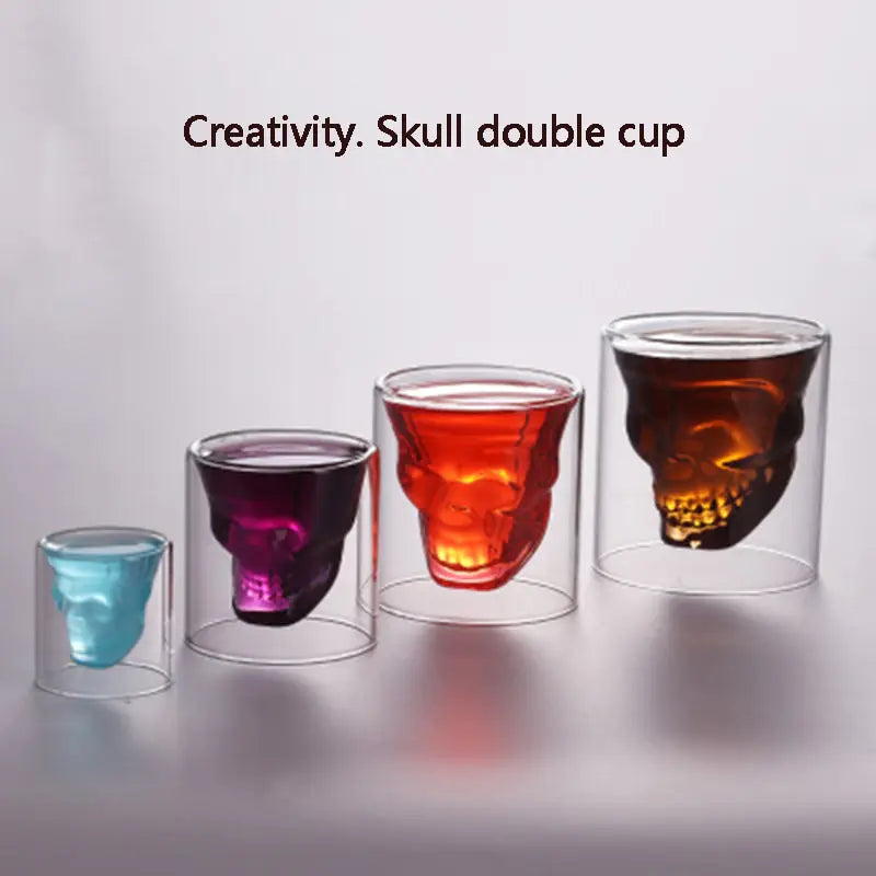 Vaso transparente con forma de calavera