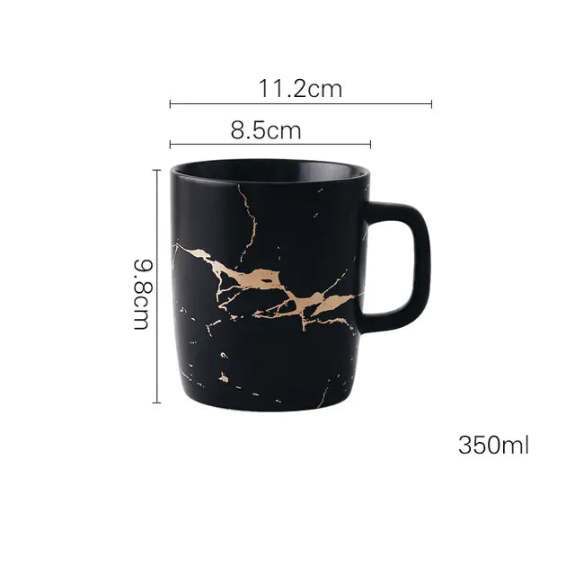Tazas de café con incrustaciones de mármol dorado