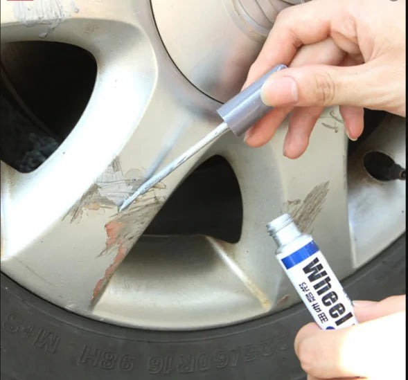person applying Wheel Rim Scratch Repair to their rims
