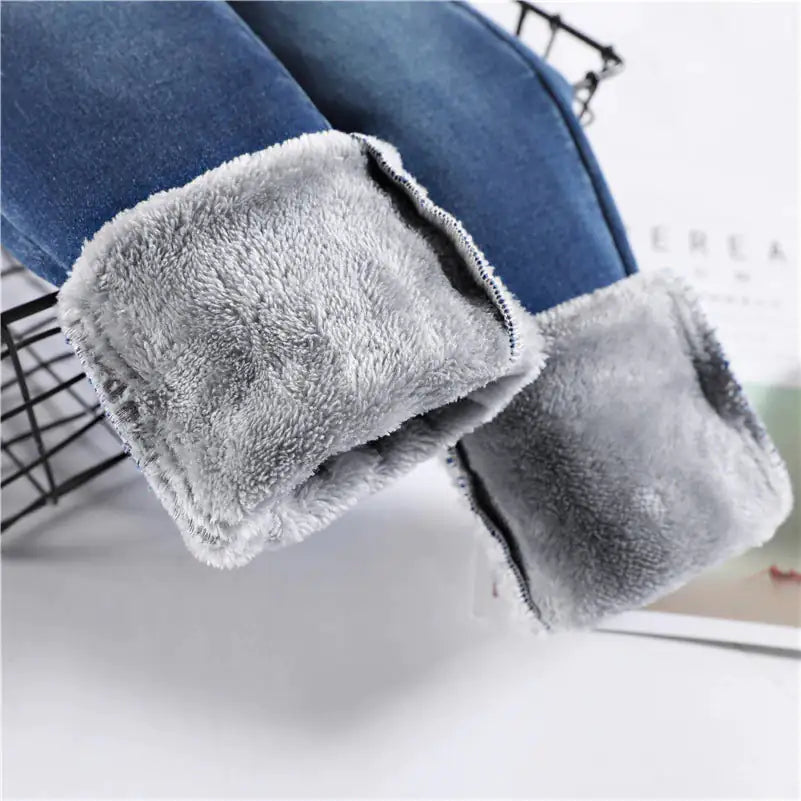 Plush Lined Thermal Jeans - Stay Warm and Cozy This Winter