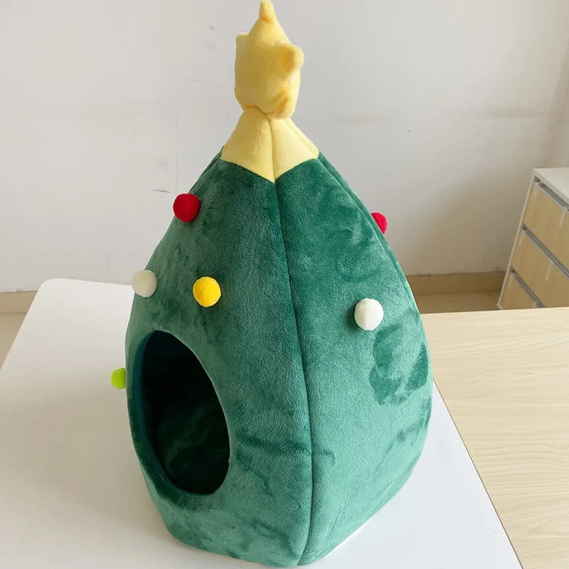 Christmas Cat House – Plush and Festive Cozy Hideaway for Your Feline