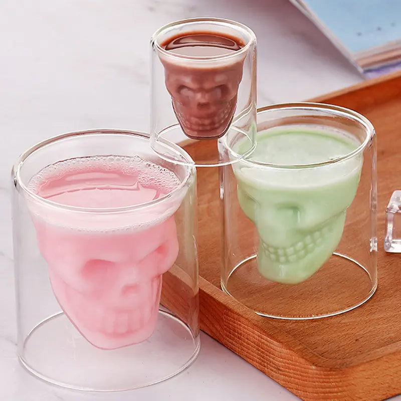 Vaso transparente con forma de calavera