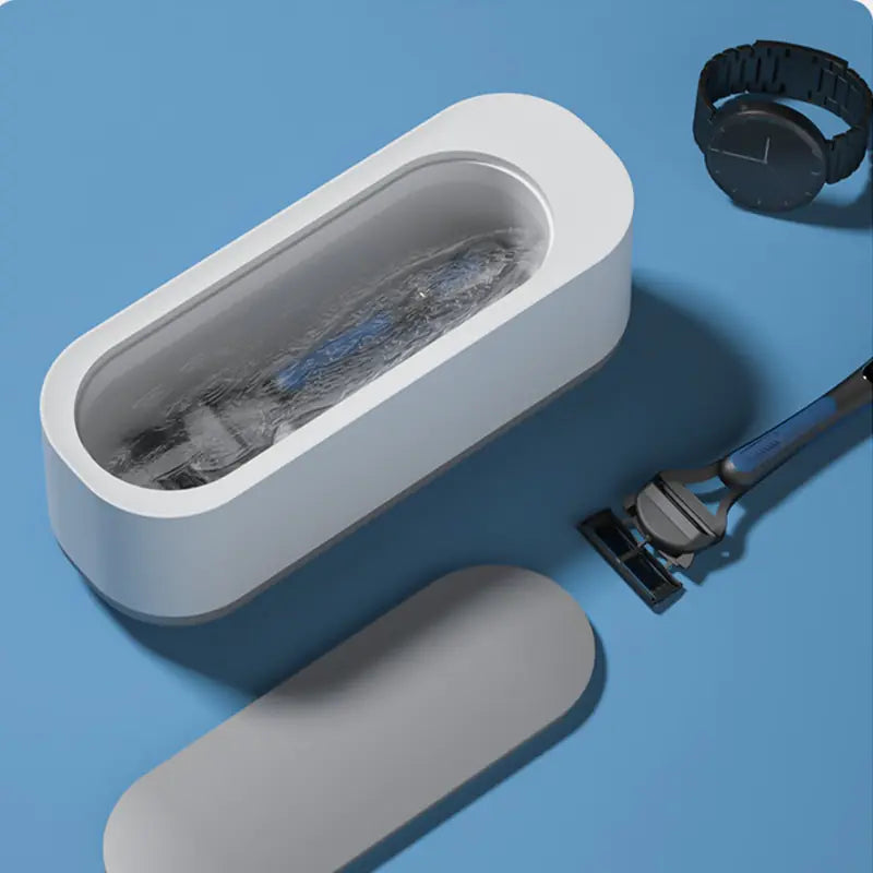 Ultrasonic Jewelry Cleaner cleaning a razor